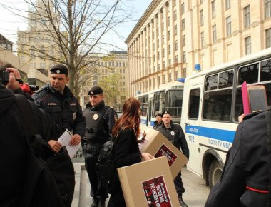 Ελεύθεροι να ανοίγουν πυρ κατά τρομοκρατών οι Τσέχοι πολίτες που οπλοφορούν